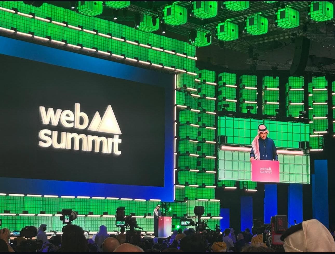 İbrahim Engin Öztürk ADÜ Web Summit Qatar 2026 ana sahne fotoğrafı